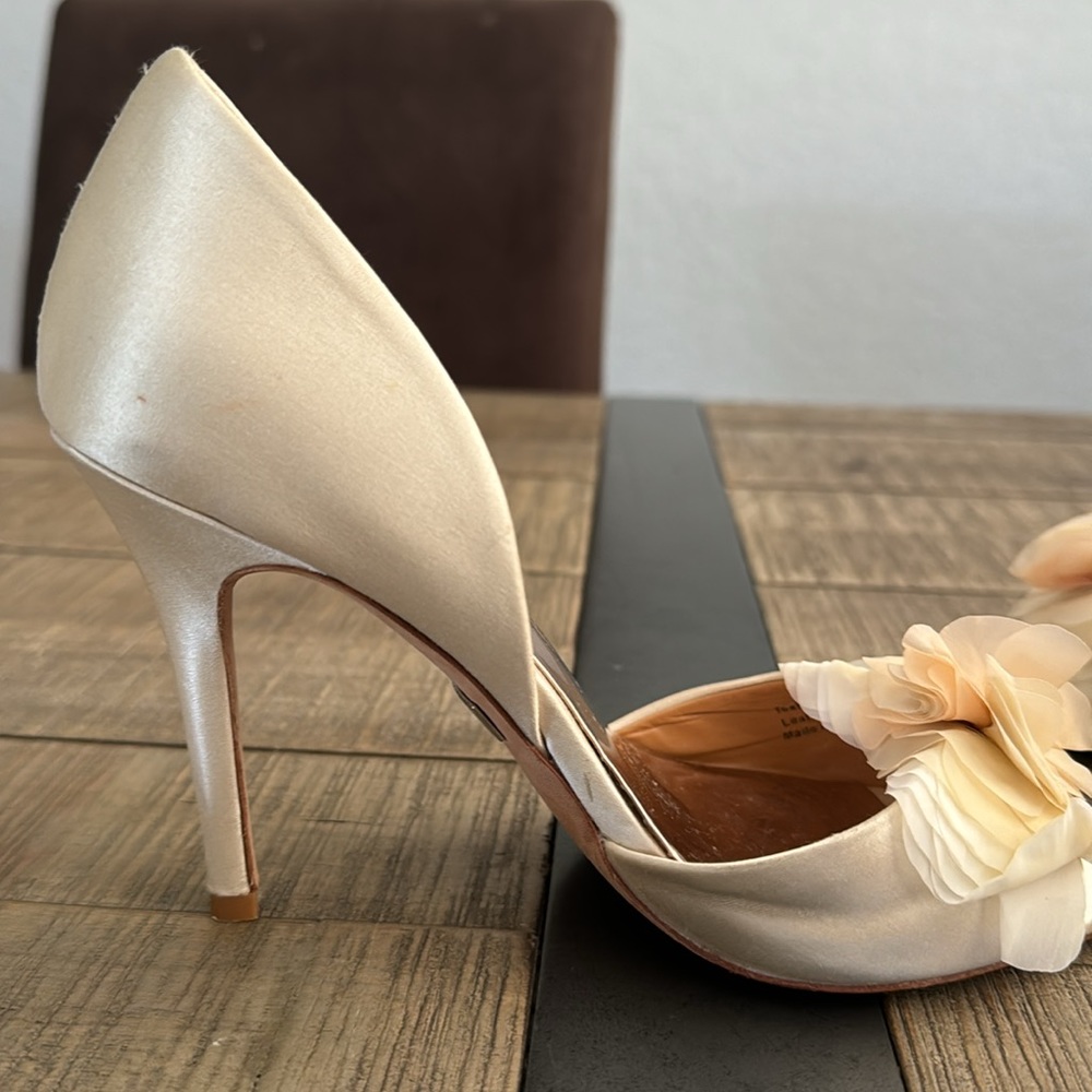 Badgley Mischka Gensing Ivory Satin Peep Toe Pump - Picture 6 of 8